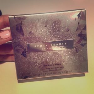 Fenty beauty diamond bomb